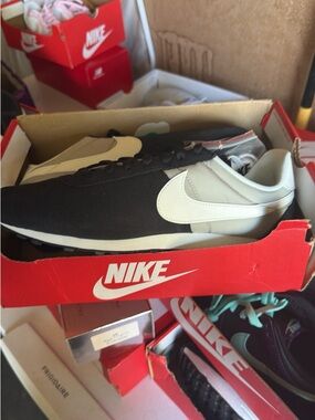 Nike Men’s Black and White Classic Runner Sneakers new in box
